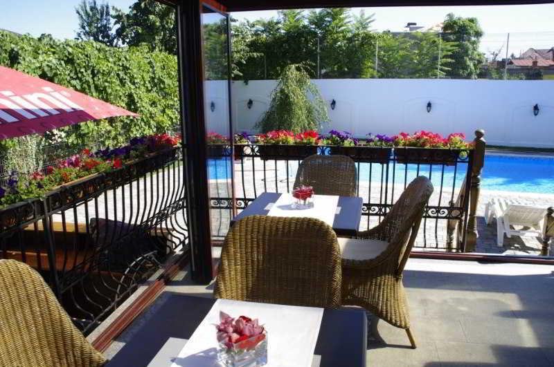 Hotel Angelo D'Oro 플로이에슈티 외부 사진