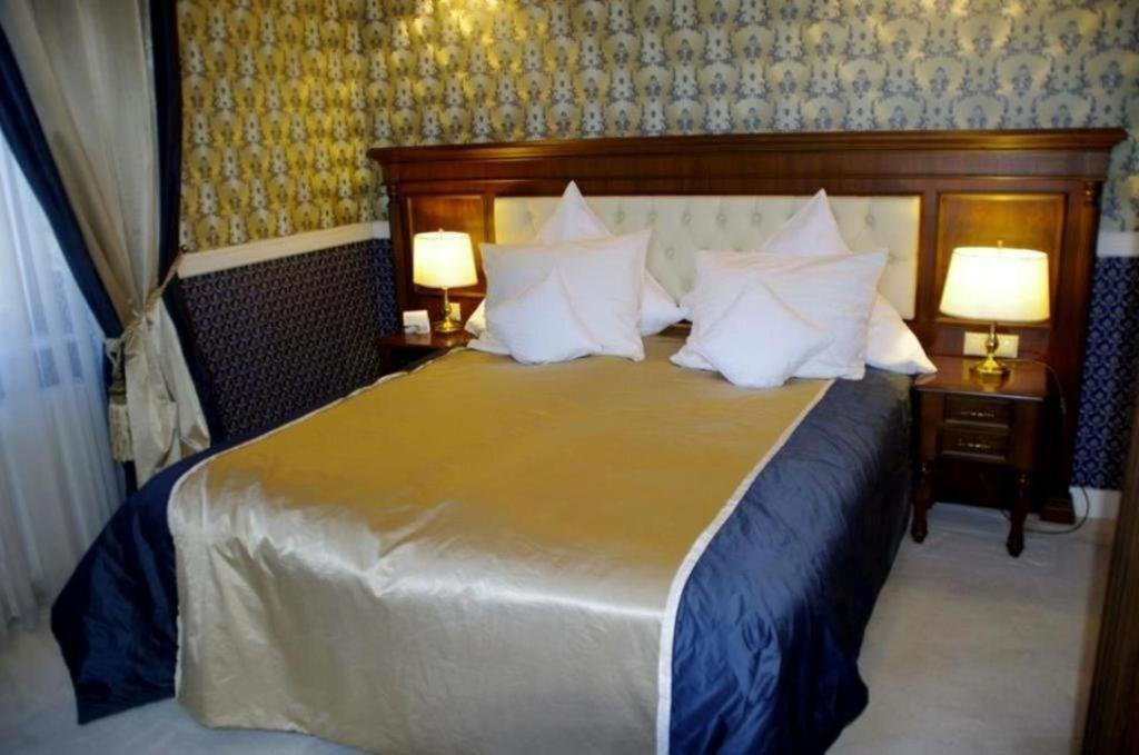 Hotel Angelo D'Oro 플로이에슈티 외부 사진