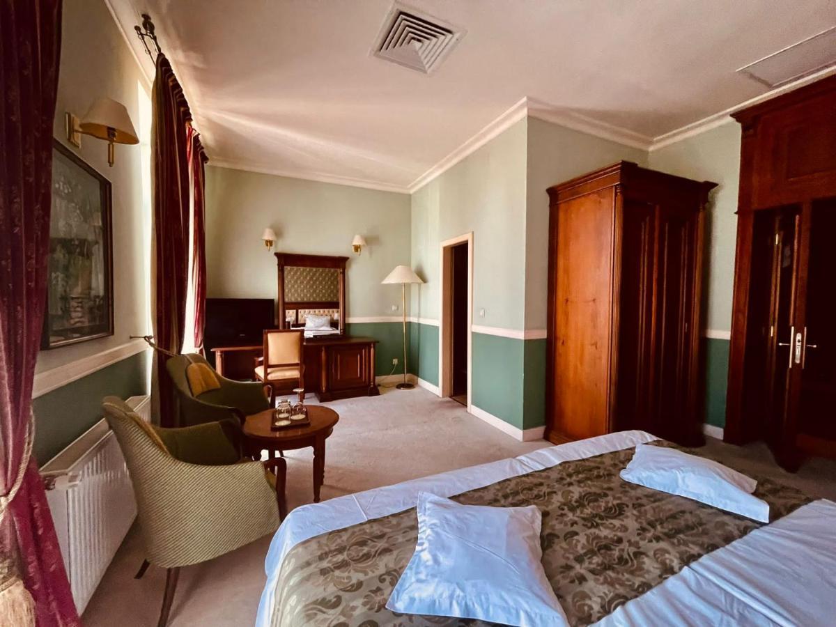 Hotel Angelo D'Oro 플로이에슈티 외부 사진