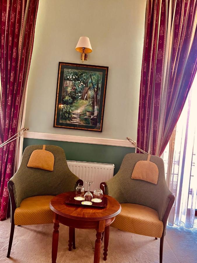 Hotel Angelo D'Oro 플로이에슈티 외부 사진