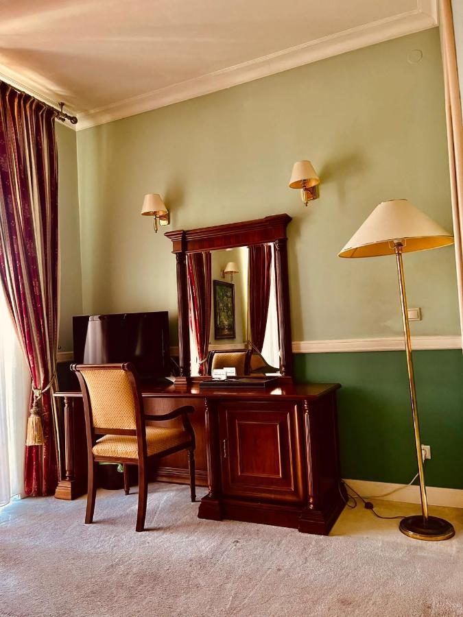 Hotel Angelo D'Oro 플로이에슈티 외부 사진