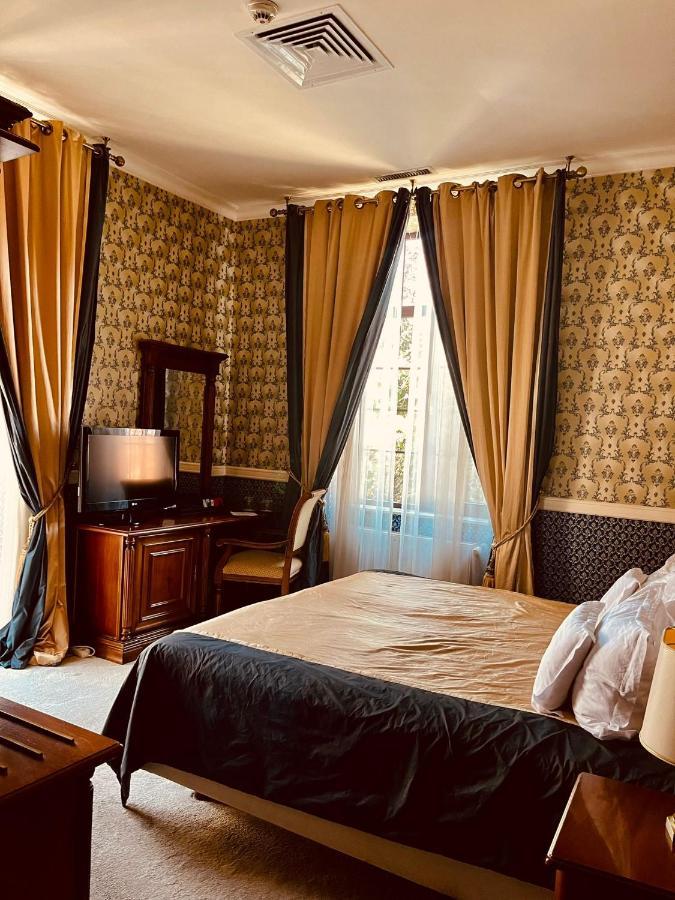 Hotel Angelo D'Oro 플로이에슈티 외부 사진