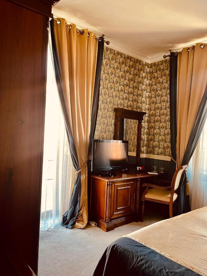 Hotel Angelo D'Oro 플로이에슈티 외부 사진