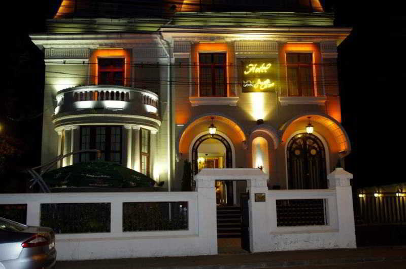 Hotel Angelo D'Oro 플로이에슈티 외부 사진