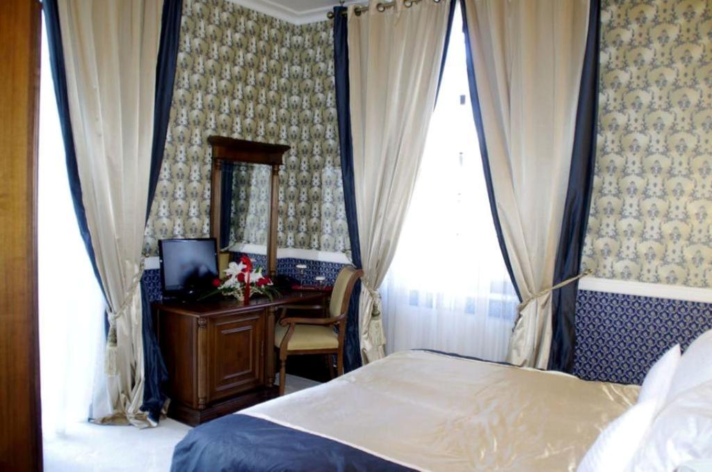 Hotel Angelo D'Oro 플로이에슈티 외부 사진