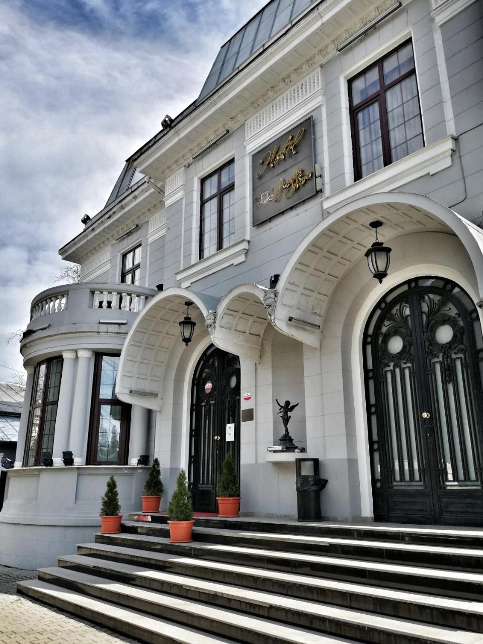 Hotel Angelo D'Oro 플로이에슈티 외부 사진